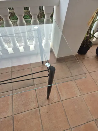 Mesa de comedor cristal y metal negra