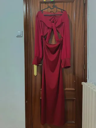 Vestido rojo largo con escote cruzado