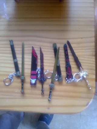 Lote espadas japonesas y fundas réplicas