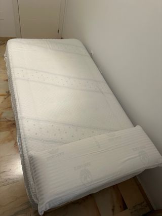 Colchón viscoelástico y muelles, con somier