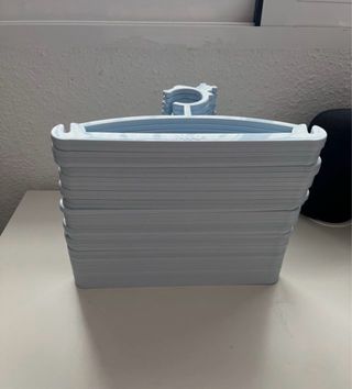 Perchas infantiles azules