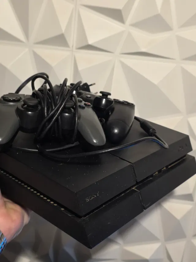 PS4 500GB + 2 Mandos + 6 Juegos