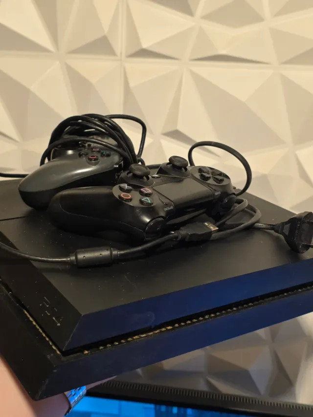 PS4 500GB + 2 Mandos + 6 Juegos