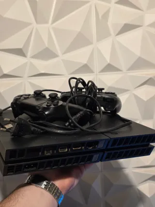 PS4 500GB + 2 Mandos + 6 Juegos