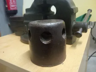 Yunque con llave hexagonal