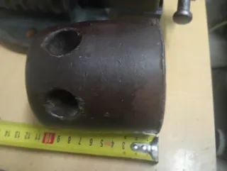 Yunque con llave hexagonal