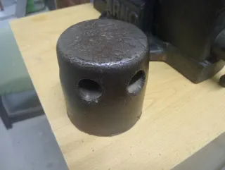 Yunque con llave hexagonal