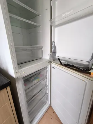 Nevera Combi Corbero. El televisor de regalo.