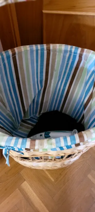 Mesa de planchar con canasto