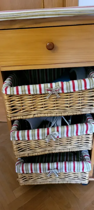 Mesa de planchar con canasto