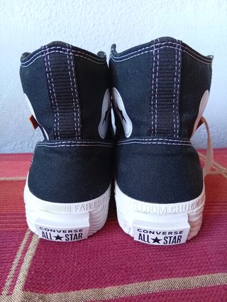 Converse "Far from Chuck"