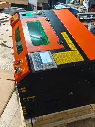 Nuevo Cortadora / Grabadora Láser CO2 50W 30x50cm