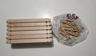 Botellero de madera desmontable.