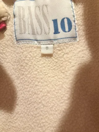 Chaleco acolchado beige con detalles rosa