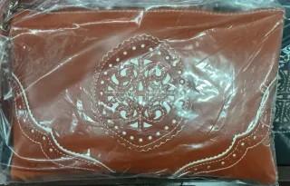 Bolso de mano de piel marrón