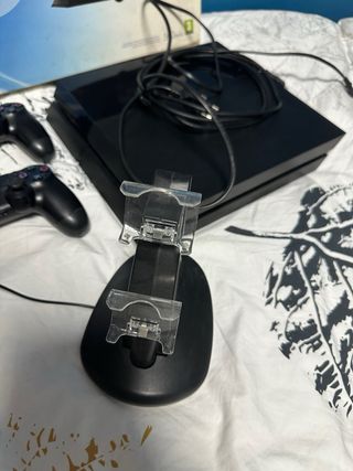 PS4 (PlayStation 4) Negra + Accesorios