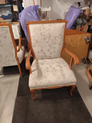 Dos Sillones de tela y madera