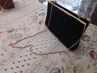 Pochette nera con pieghe