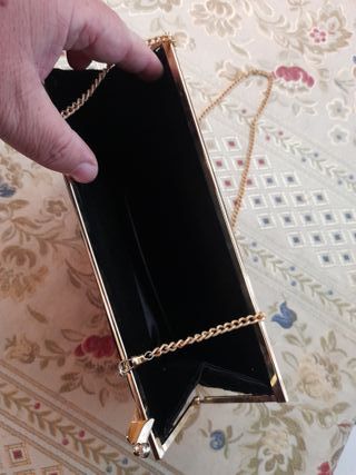 Pochette nera con pieghe