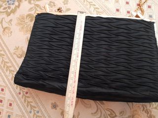 Pochette nera con pieghe