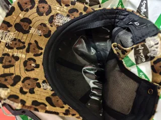 Berretto da donna con stampa animalier