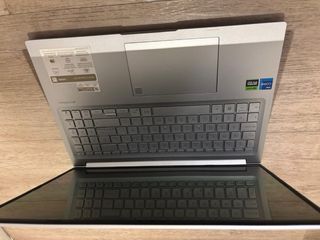 ASUS Vivobook Argento 16", i7, 32GB, 1 TB, RTX 4060