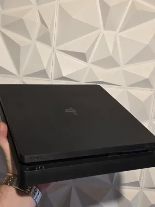 PS4 1TB + Mando + 8 Juegos