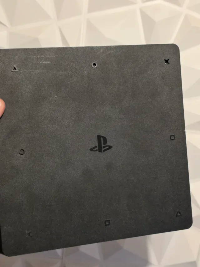 PS4 1TB + Mando + 8 Juegos