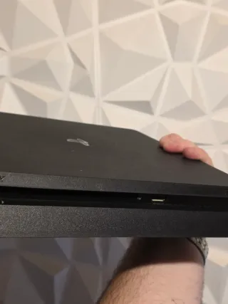 PS4 1TB + Mando + 8 Juegos