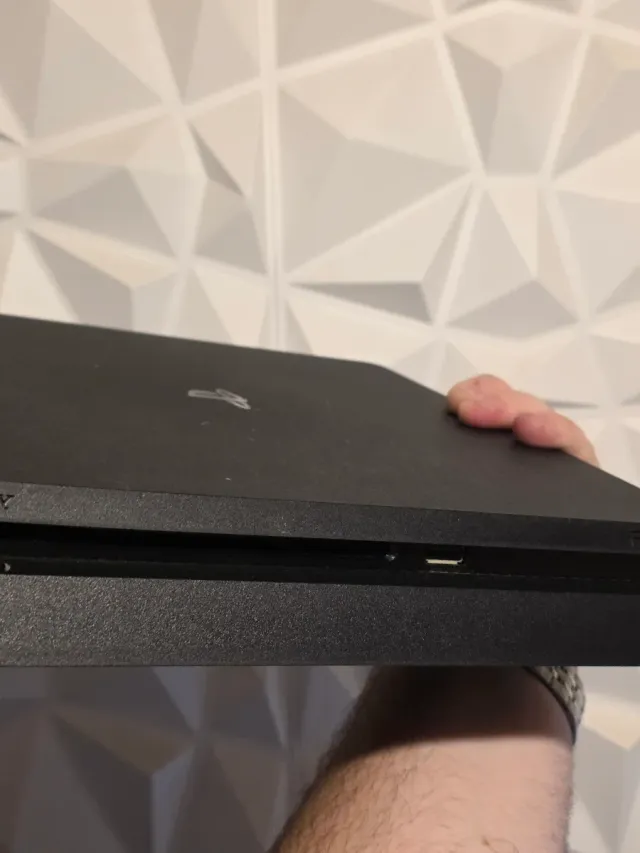 PS4 1TB + Mando + 8 Juegos