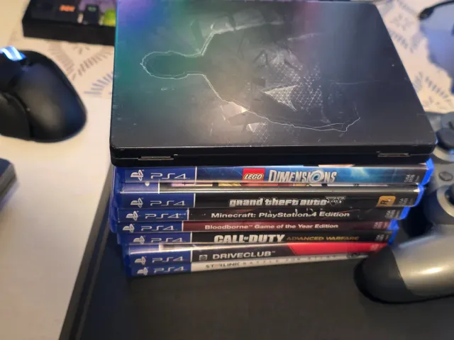 PS4 1TB + Mando + 8 Juegos