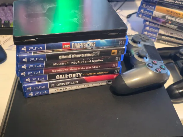 PS4 1TB + Mando + 8 Juegos