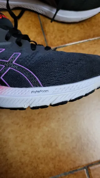 Scarpe Asics nere e viola