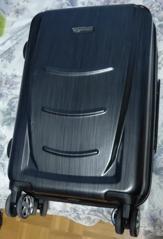 Maleta Amazon Basics 55cm gris pizarra