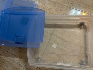 Caja de almacenaje transparente azul