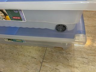 Caja de almacenaje transparente azul
