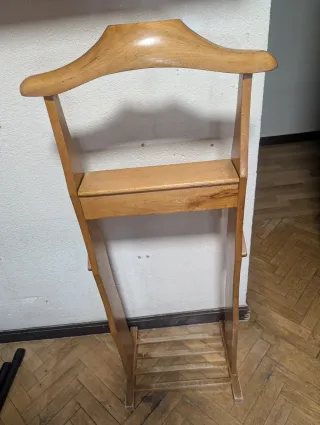 Galán de noche madera maciza vintage. Perchero