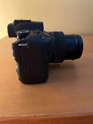 Cámara Canon EOS R50 Kit Completo