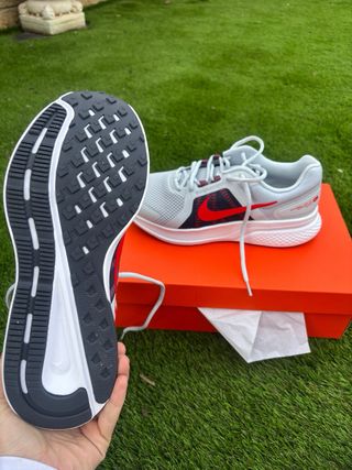 Nike Run Swift 2 Gris y Rojo