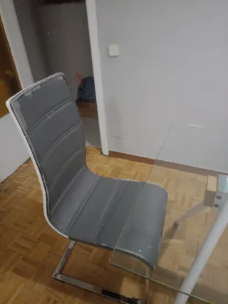 Comedor con mesa y sillas