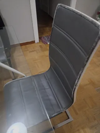 Comedor con mesa y sillas