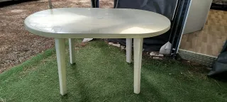 Mesa y sillas de camping de plástico