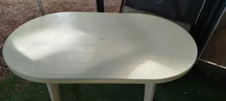 Mesa y sillas de camping de plástico