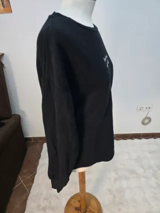 Sudadera Pull&Bear negra con texto