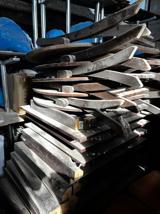 sillas  de madera y metal