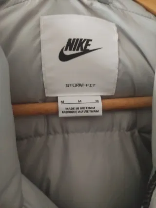 Cazadora Nike Air Max Gris y Negra