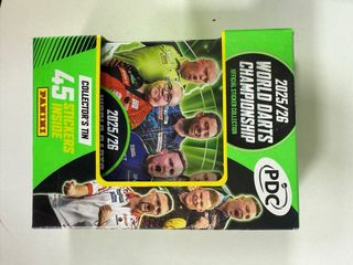 2025-56 Panini PDC World Darts Caja album y lata