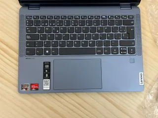 Portátil gris/plateado