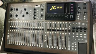Mesa de Sonido Behringer X32