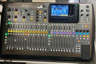 Mesa de Sonido Behringer X32